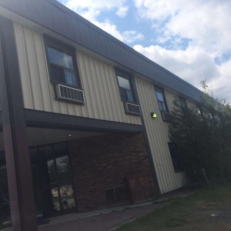 Pickle Lake Hotel Екстериор снимка